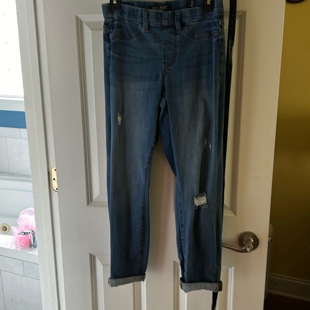 Judy Blue boyfriend pull in distressed denim